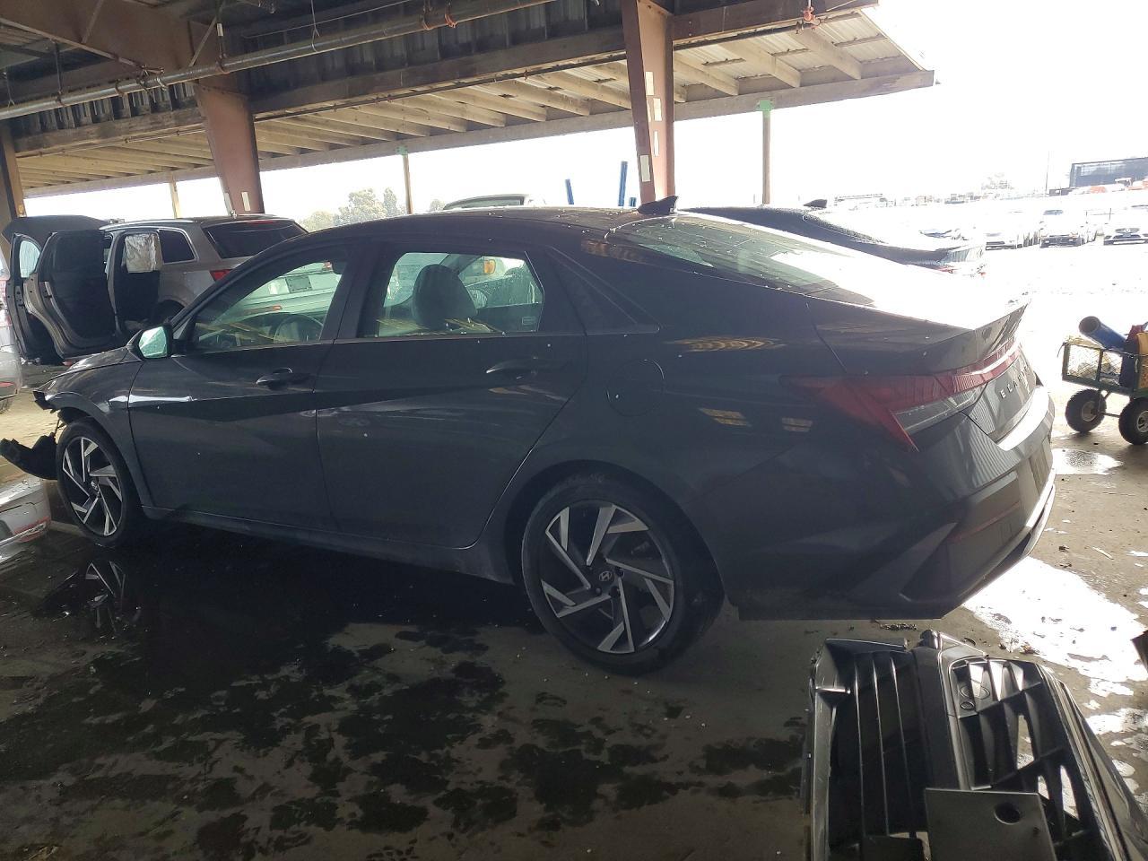 2025 Hyundai Elantra Limited - zdjęcie 2