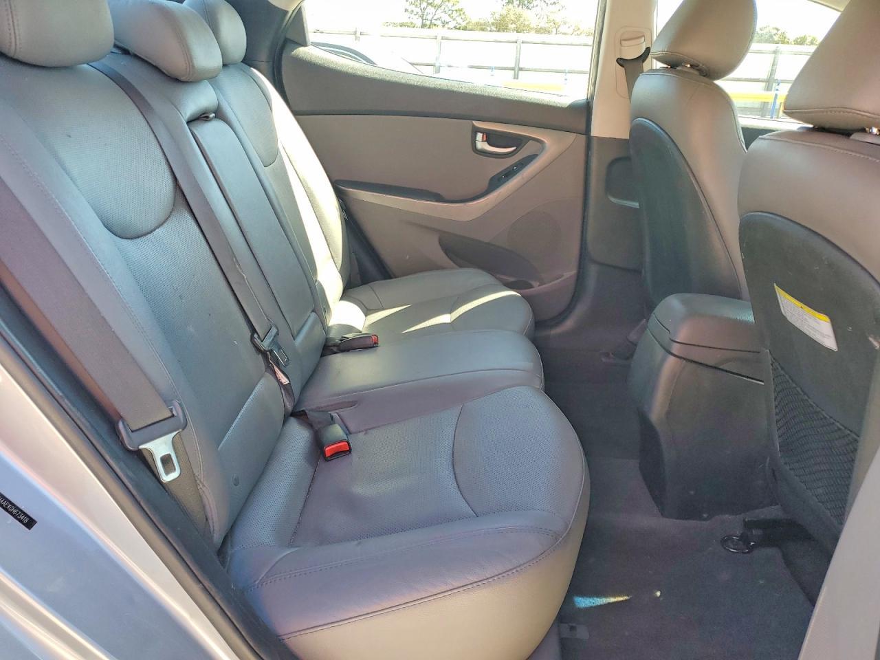 2016 Hyundai Elantra Limited - zdjęcie 10