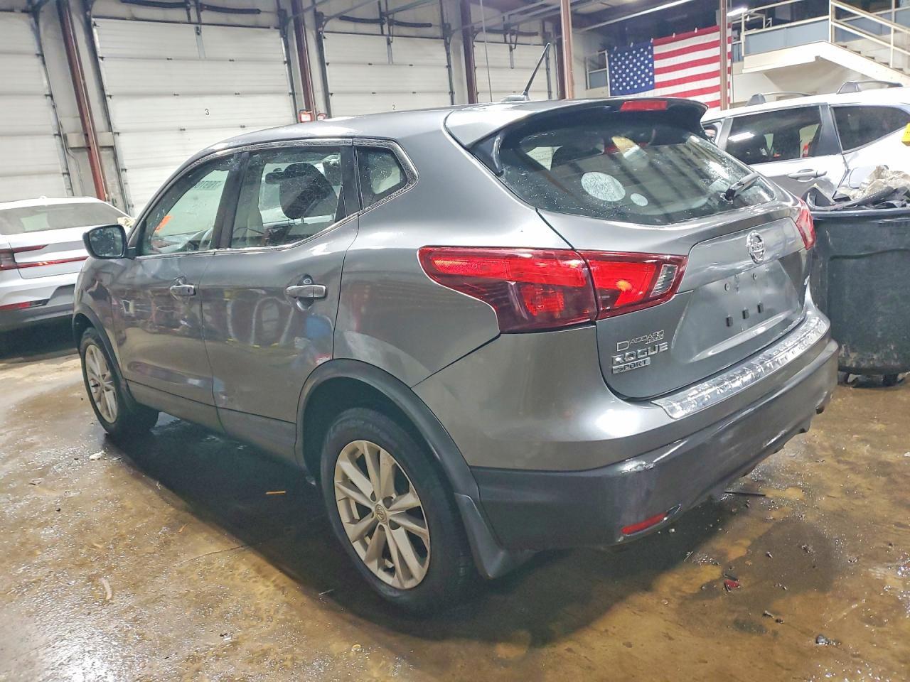 2017 Nissan Rogue Sport S - zdjęcie 2