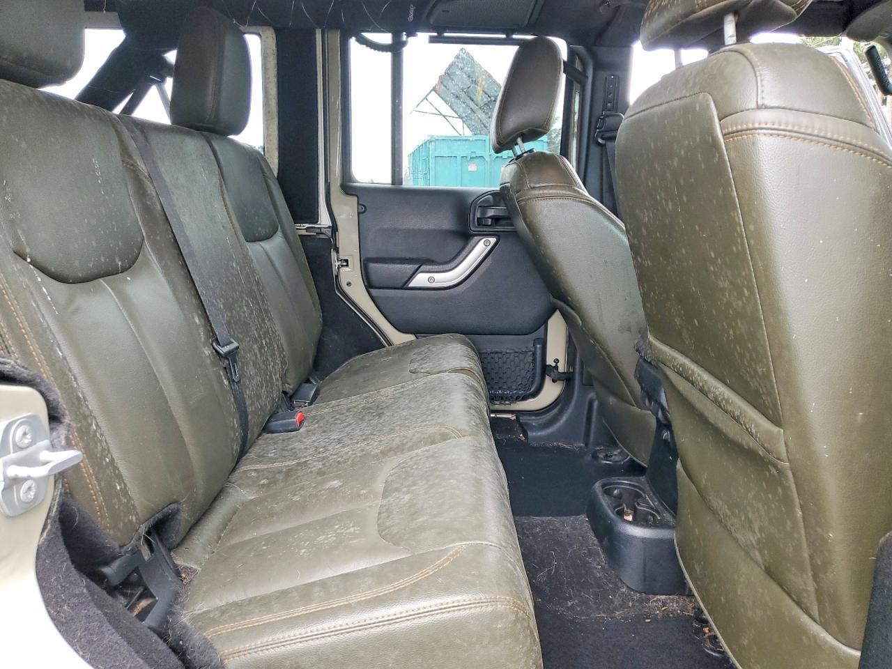 2017 Jeep Wrangler Unlimited Sahara - zdjęcie 11