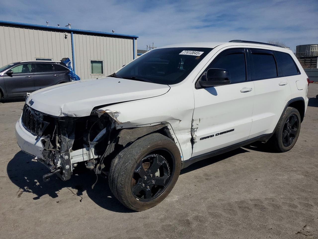 2018 Jeep Grand Cherokee Laredo - zdjęcie główne