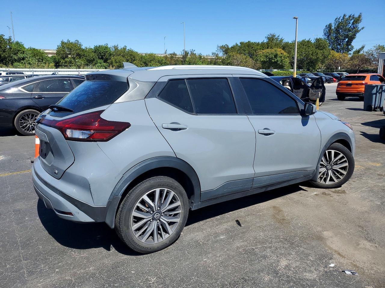 2021 Nissan Kicks Sv - zdjęcie 3