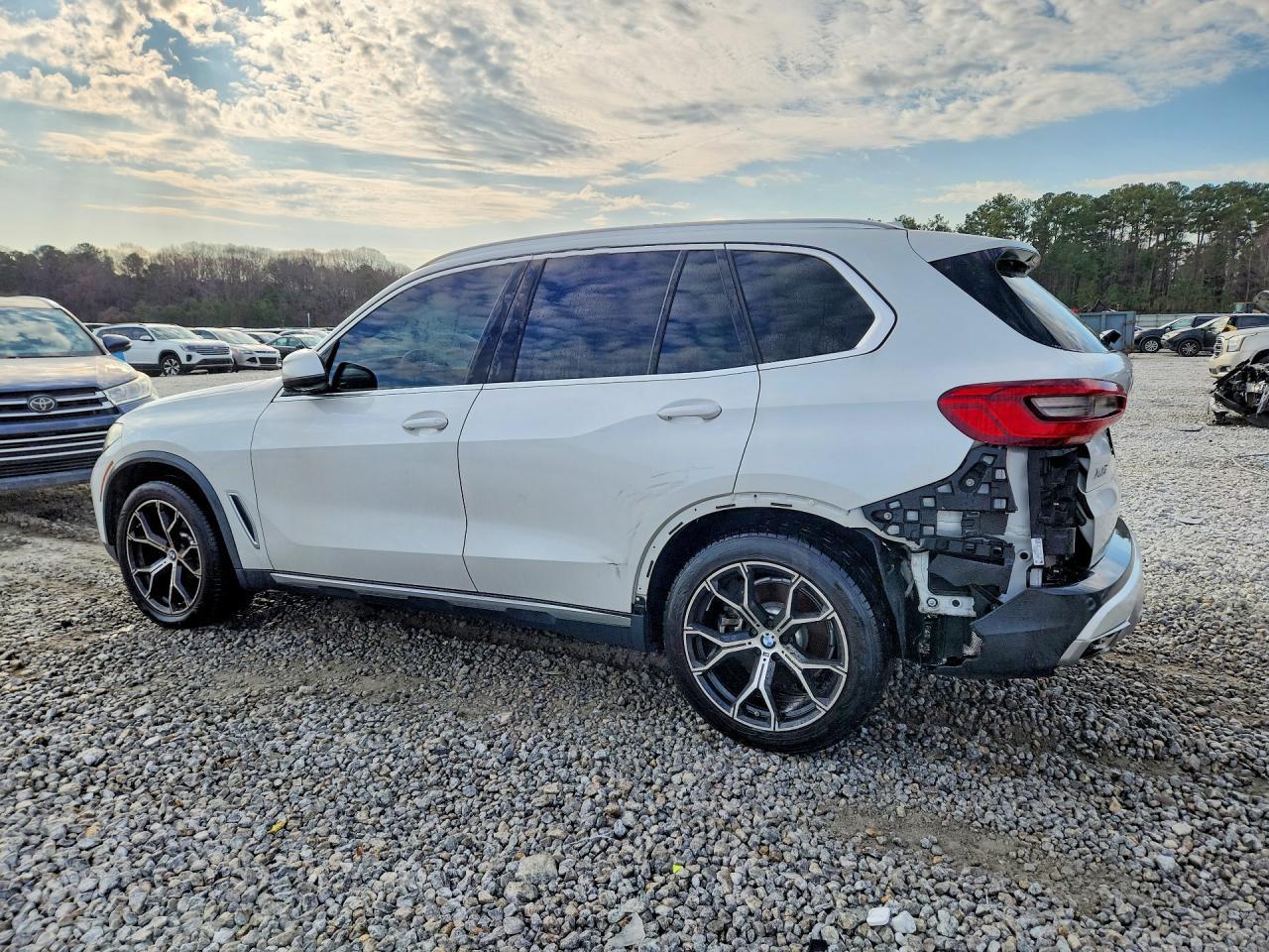 2019 BMW X5 xDrive40I - zdjęcie 2