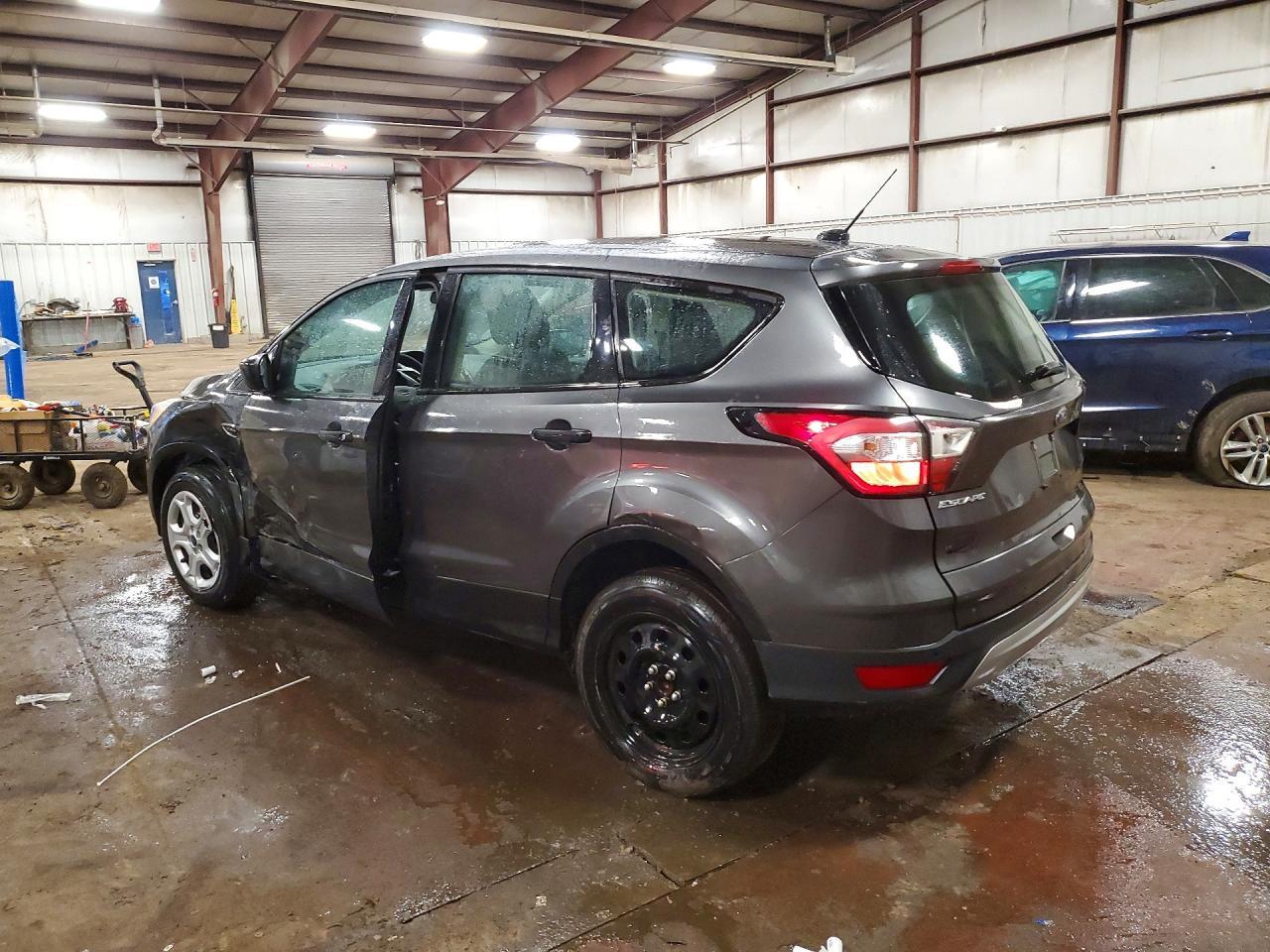 2017 Ford Escape S - zdjęcie 2