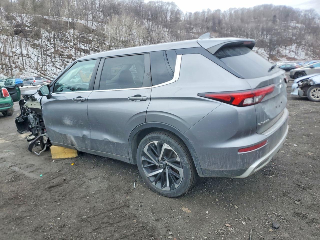 2022 Mitsubishi Outlander Se - zdjęcie 2
