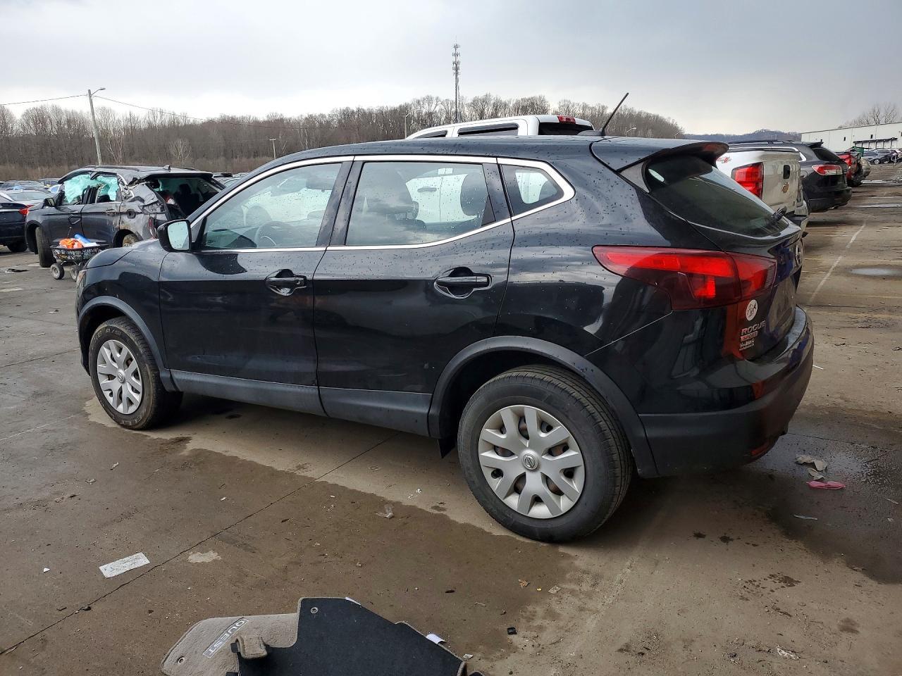 2018 Nissan Rogue Sport S - zdjęcie 2