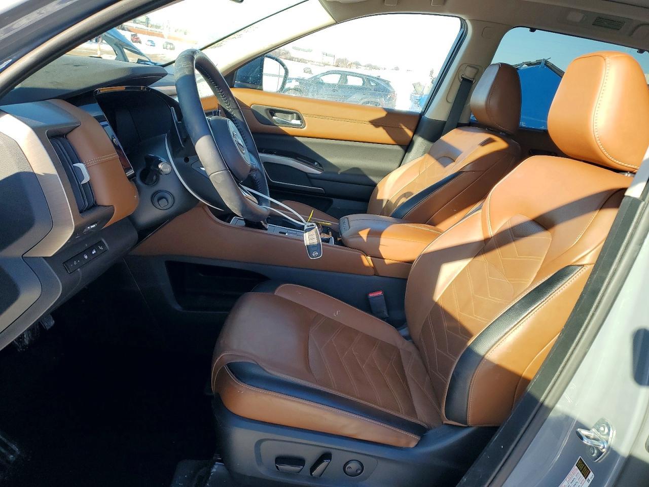 2024 Nissan Pathfinder Platinum - zdjęcie 7