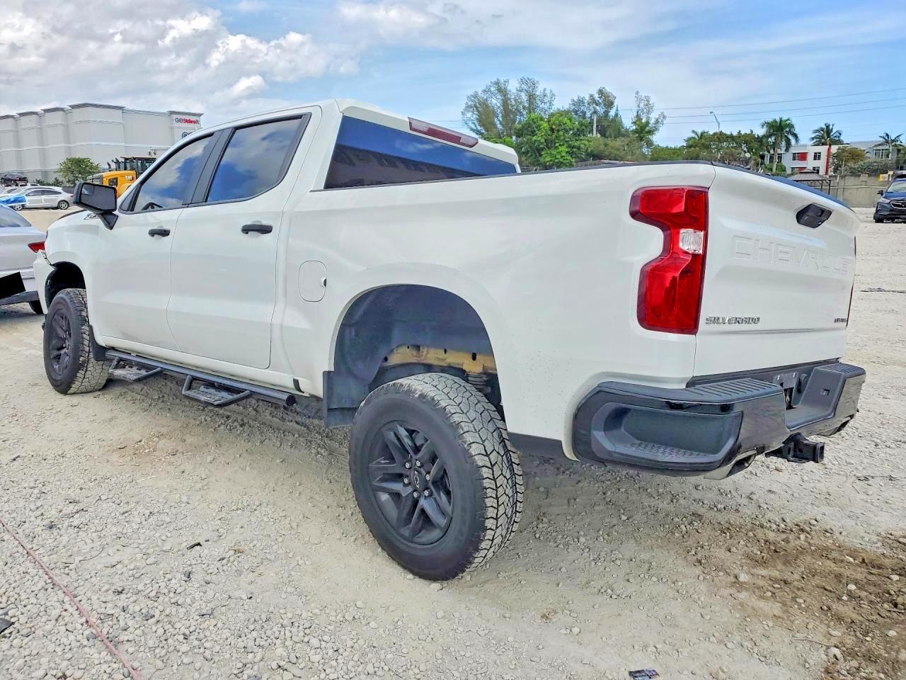 2021 Chevrolet Silverado K1500 Trail Boss Custom - zdjęcie 2