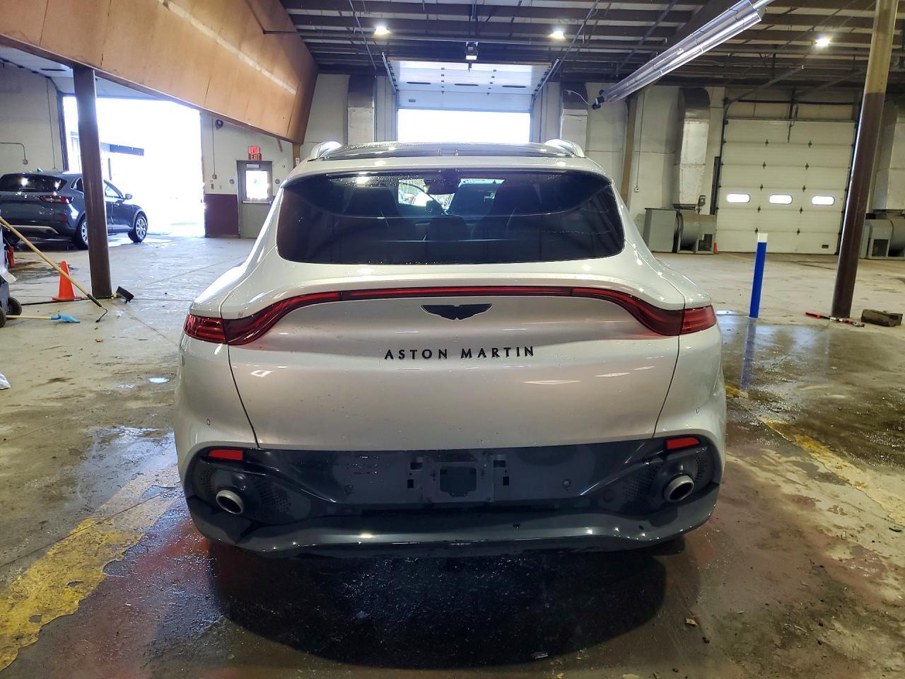 2023 Aston Martin Dbx - zdjęcie 6
