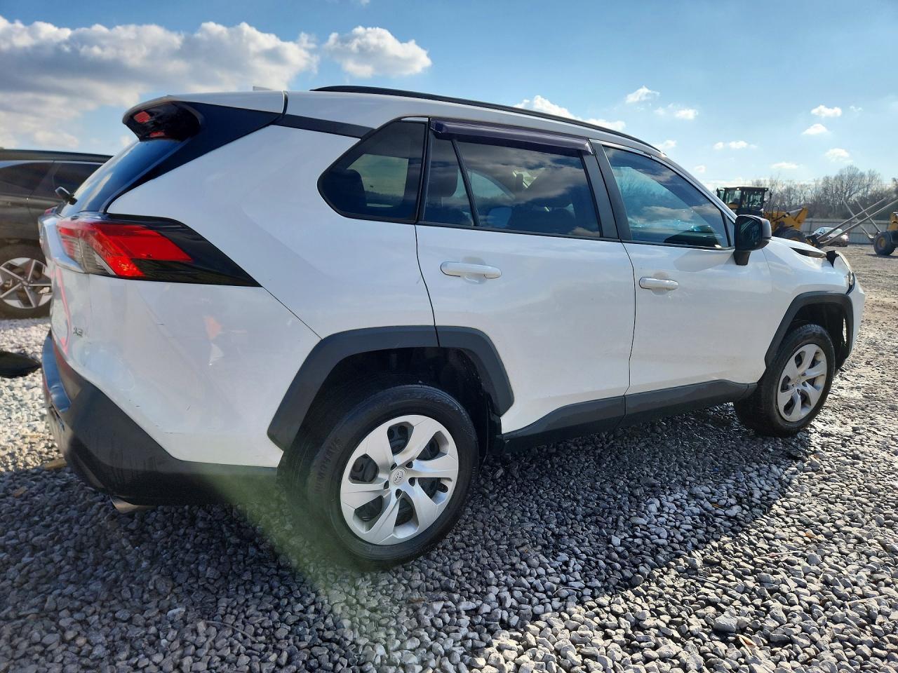 2019 Toyota Rav4 Le - zdjęcie 3