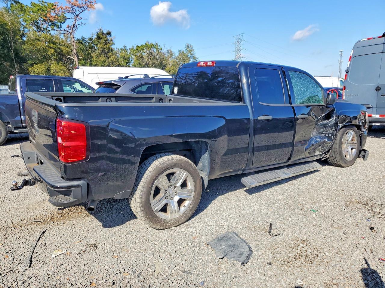 2017 Chevrolet Silverado C1500 Custom - zdjęcie 3