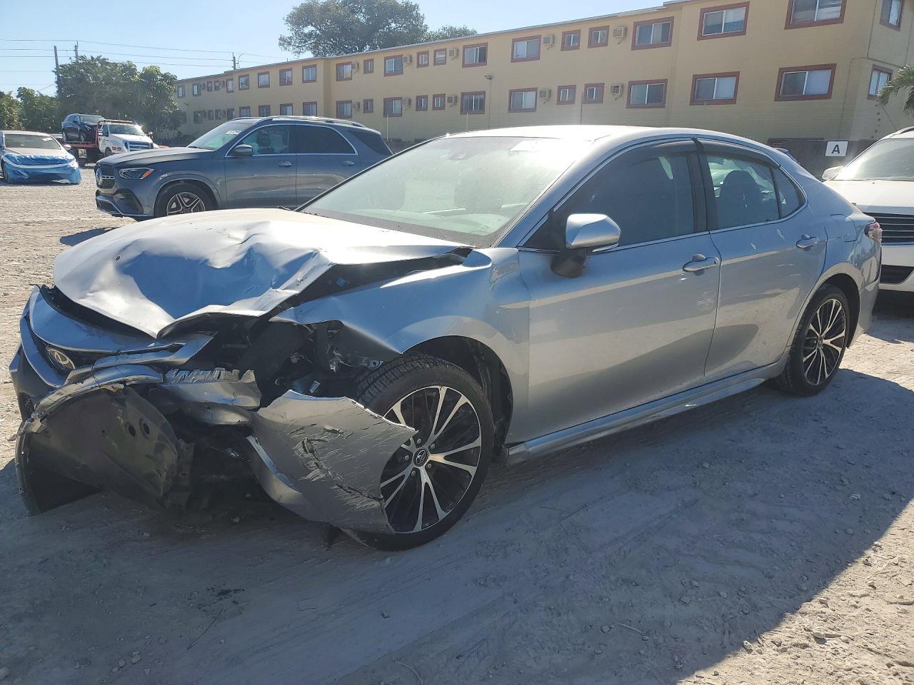 2018 Toyota Camry Se - zdjęcie główne