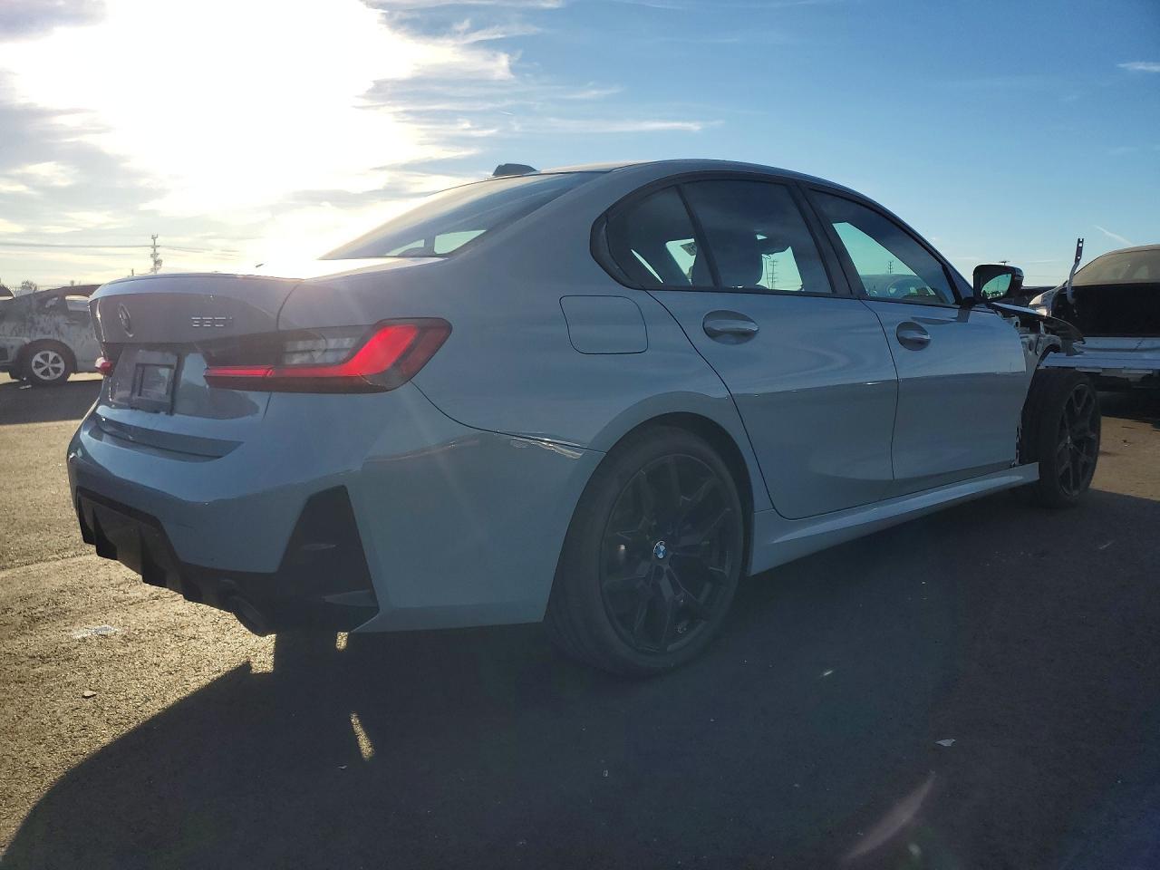 2025 BMW 330I - zdjęcie 3