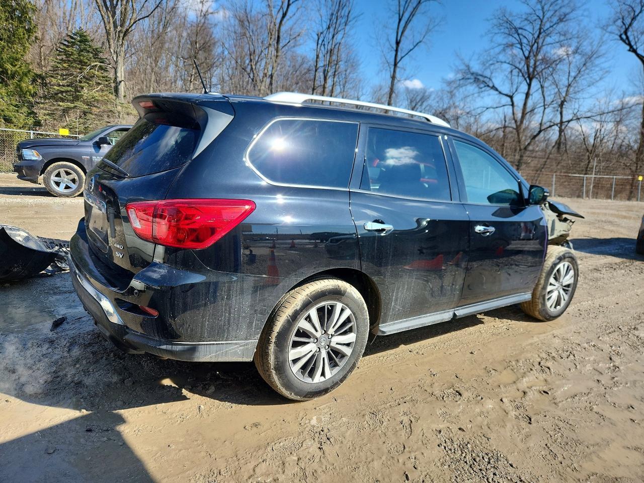 2018 Nissan Pathfinder Sv - zdjęcie 3