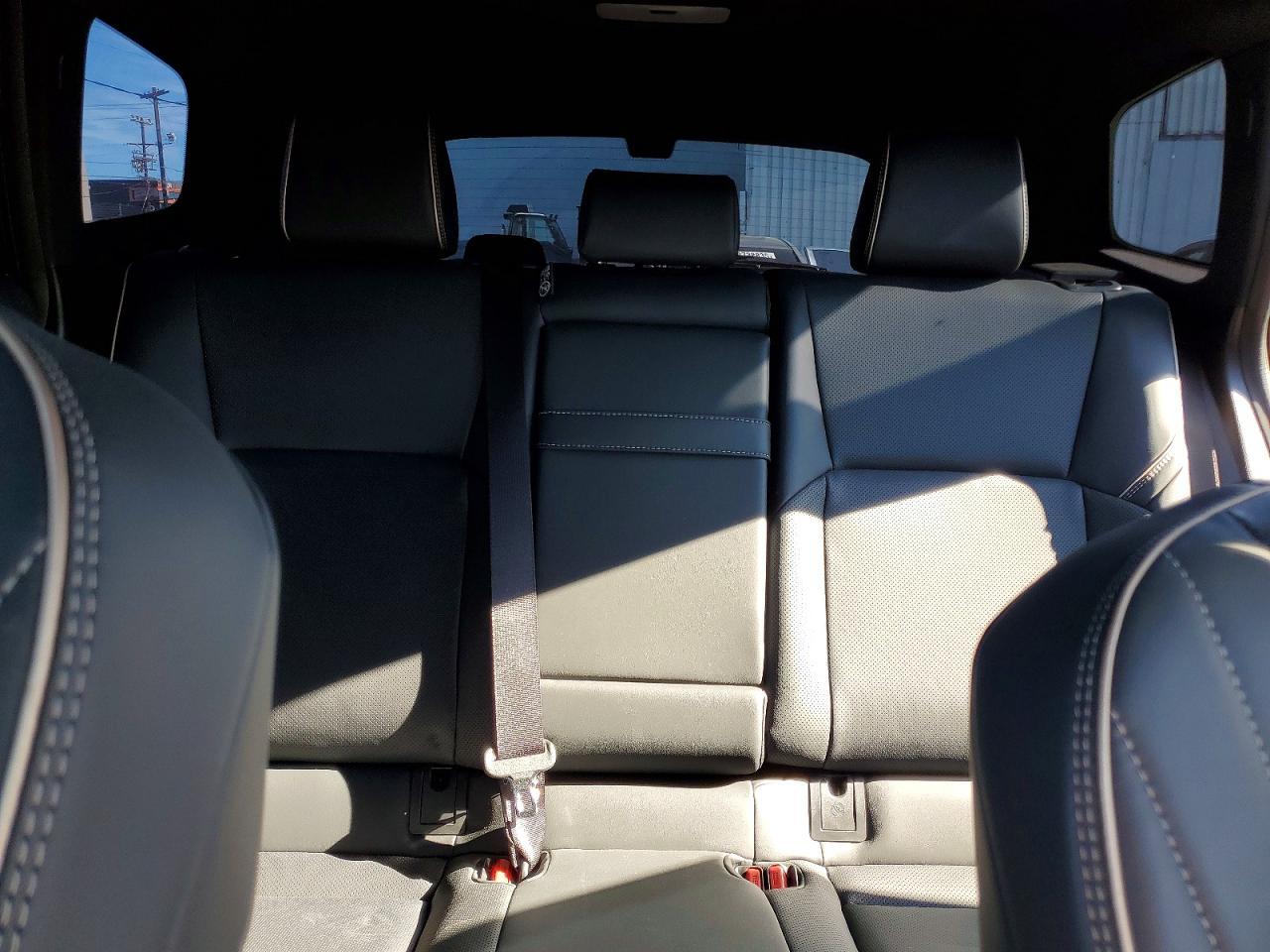 2025 Toyota Crown Signia Limited - zdjęcie 10