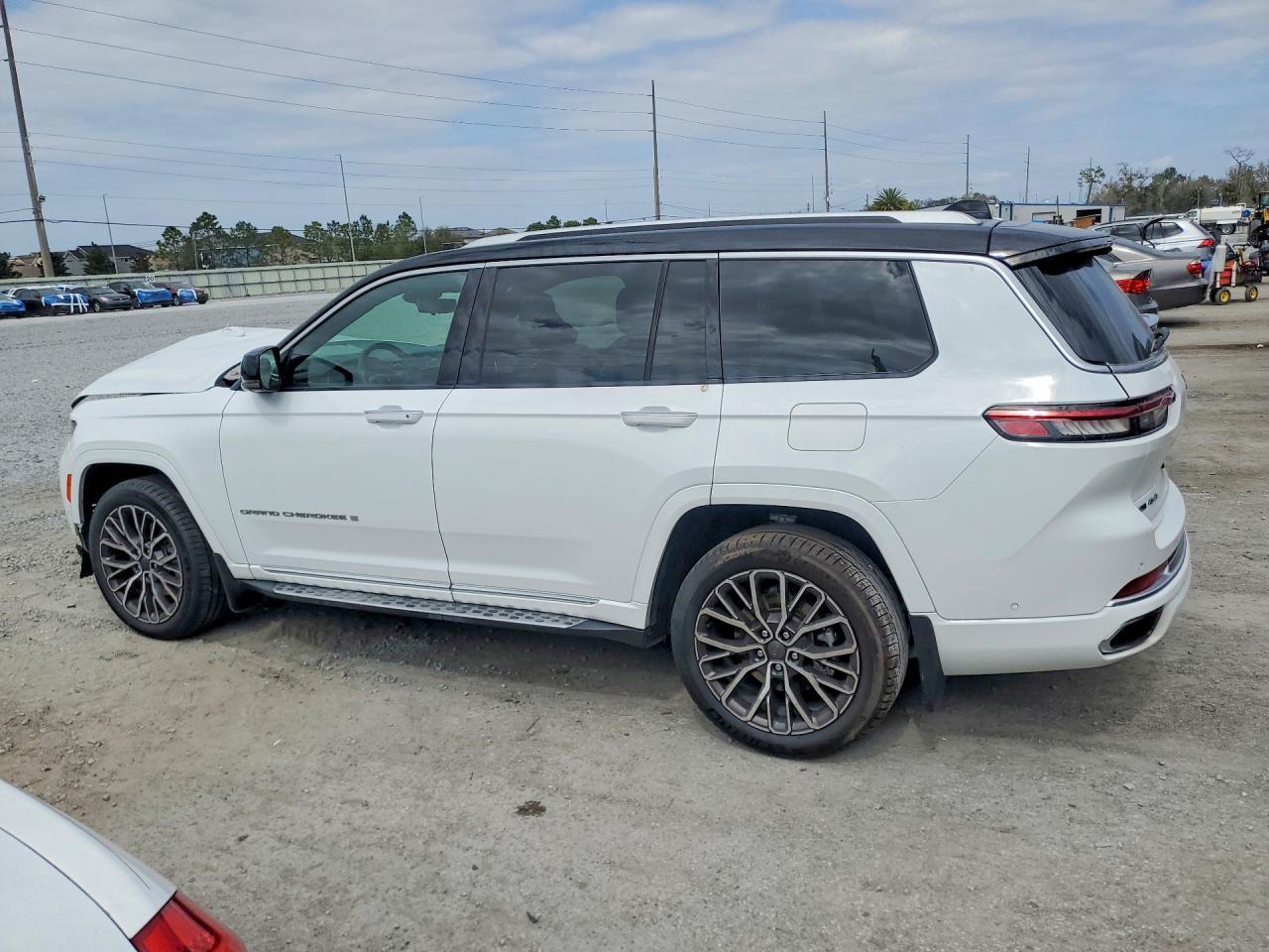 2022 Jeep Grand Cherokee L Summit - zdjęcie 2
