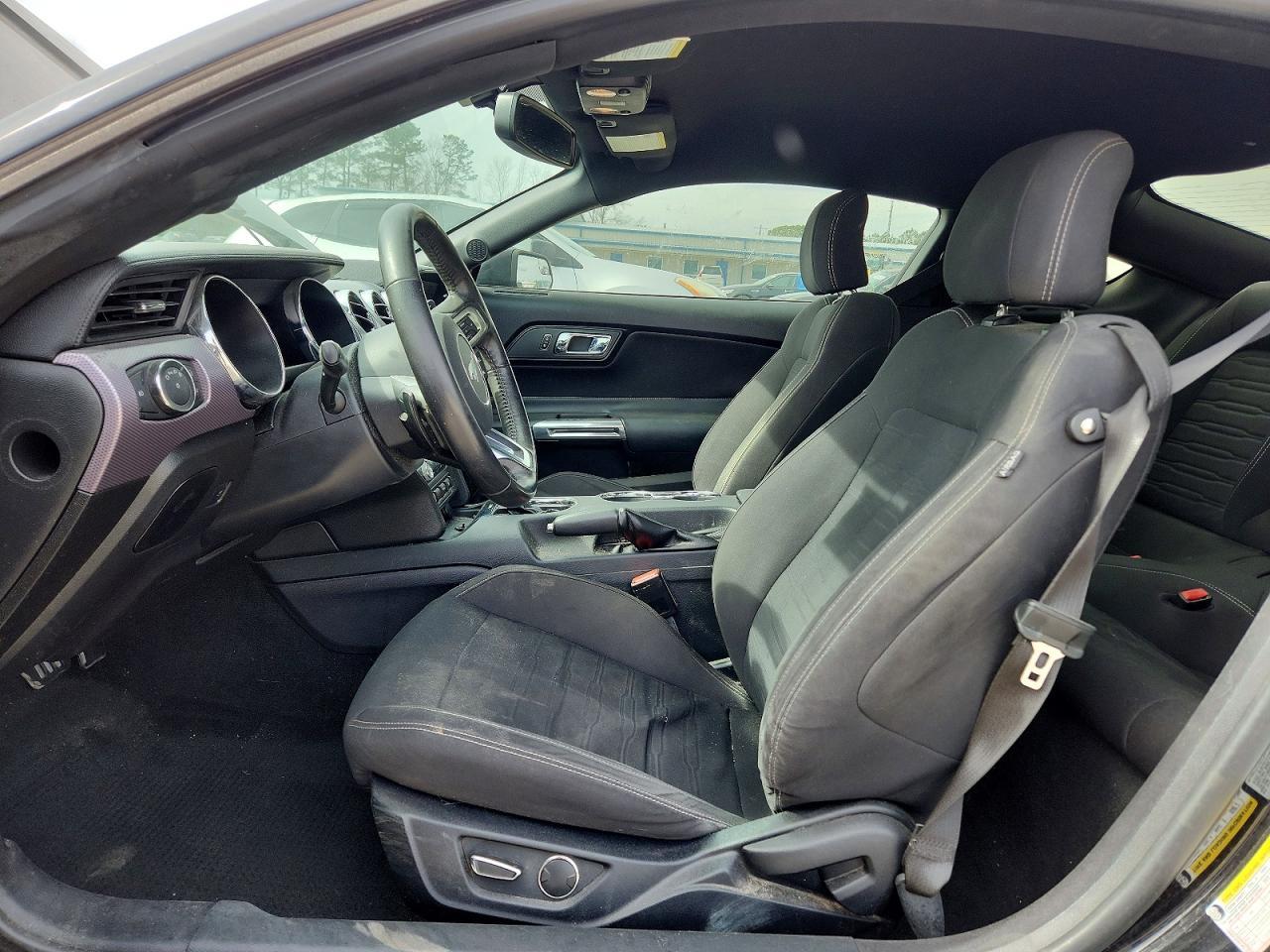 2016 Ford Mustang - zdjęcie 7