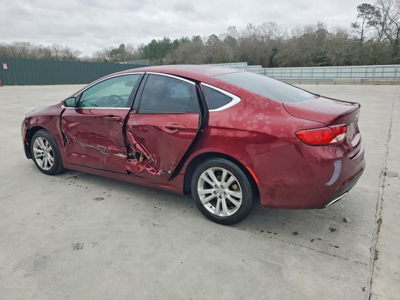 2016 Chrysler 200 Limited - zdjęcie 2