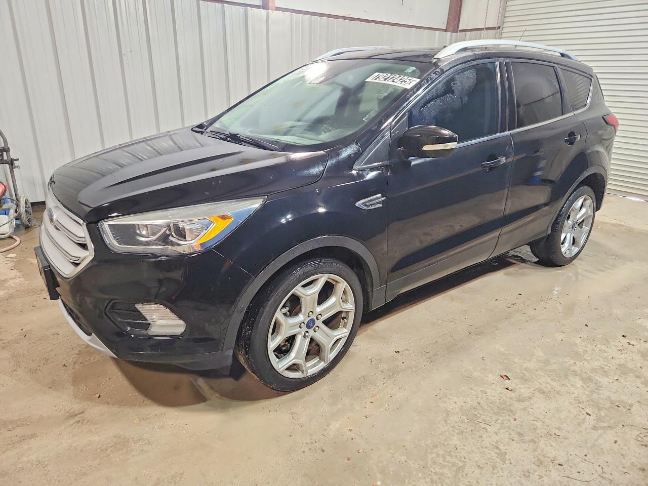 2019 Ford Escape Titanium - zdjęcie główne