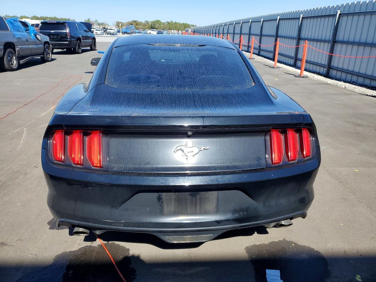 2016 Ford Mustang - zdjęcie 6