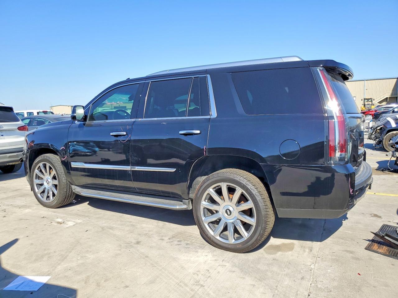 2015 Cadillac Escalade Luxury - zdjęcie 2