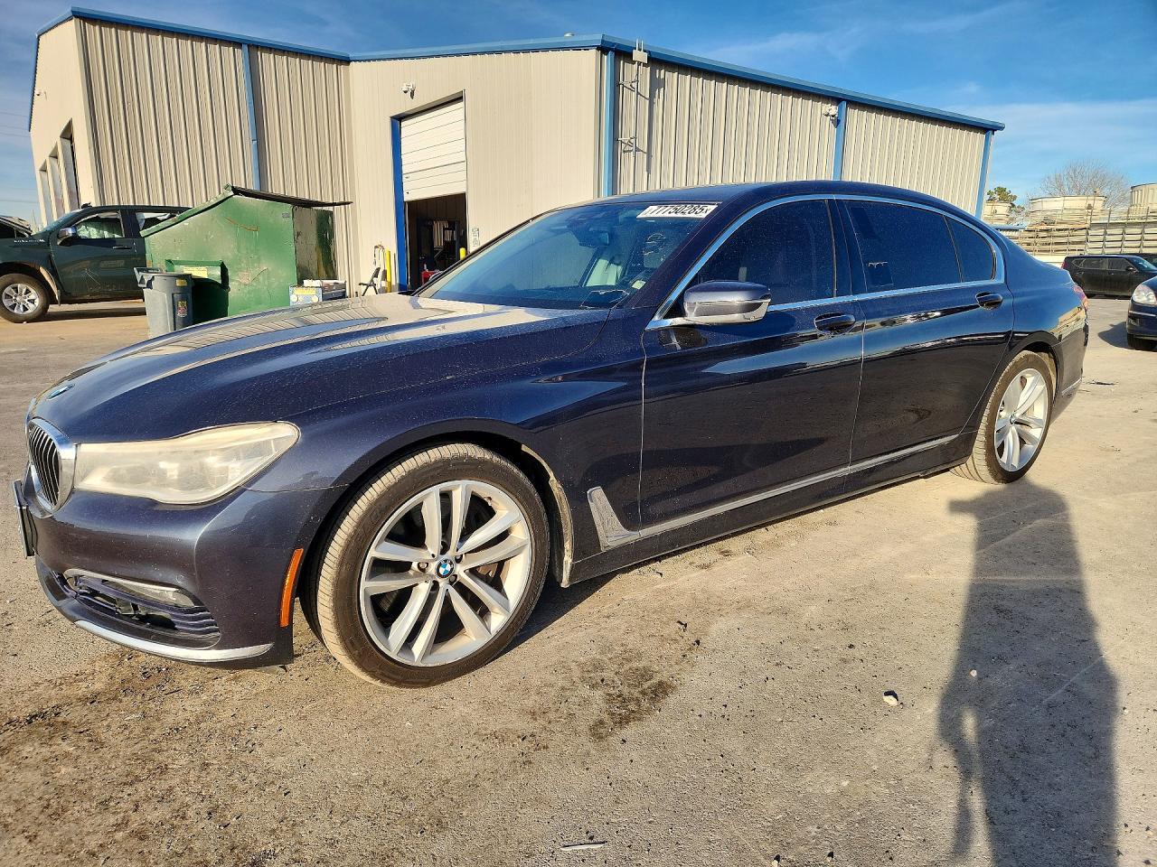 2016 BMW 750 I - zdjęcie główne