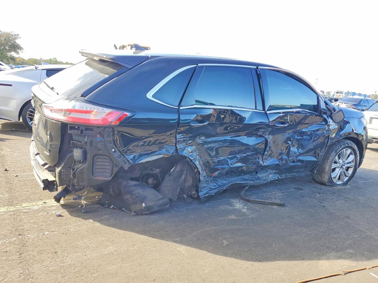 2022 Ford Edge Titanium - zdjęcie 3