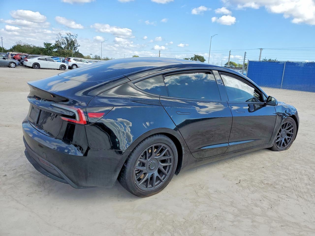 2024 Tesla Model 3 - zdjęcie 3