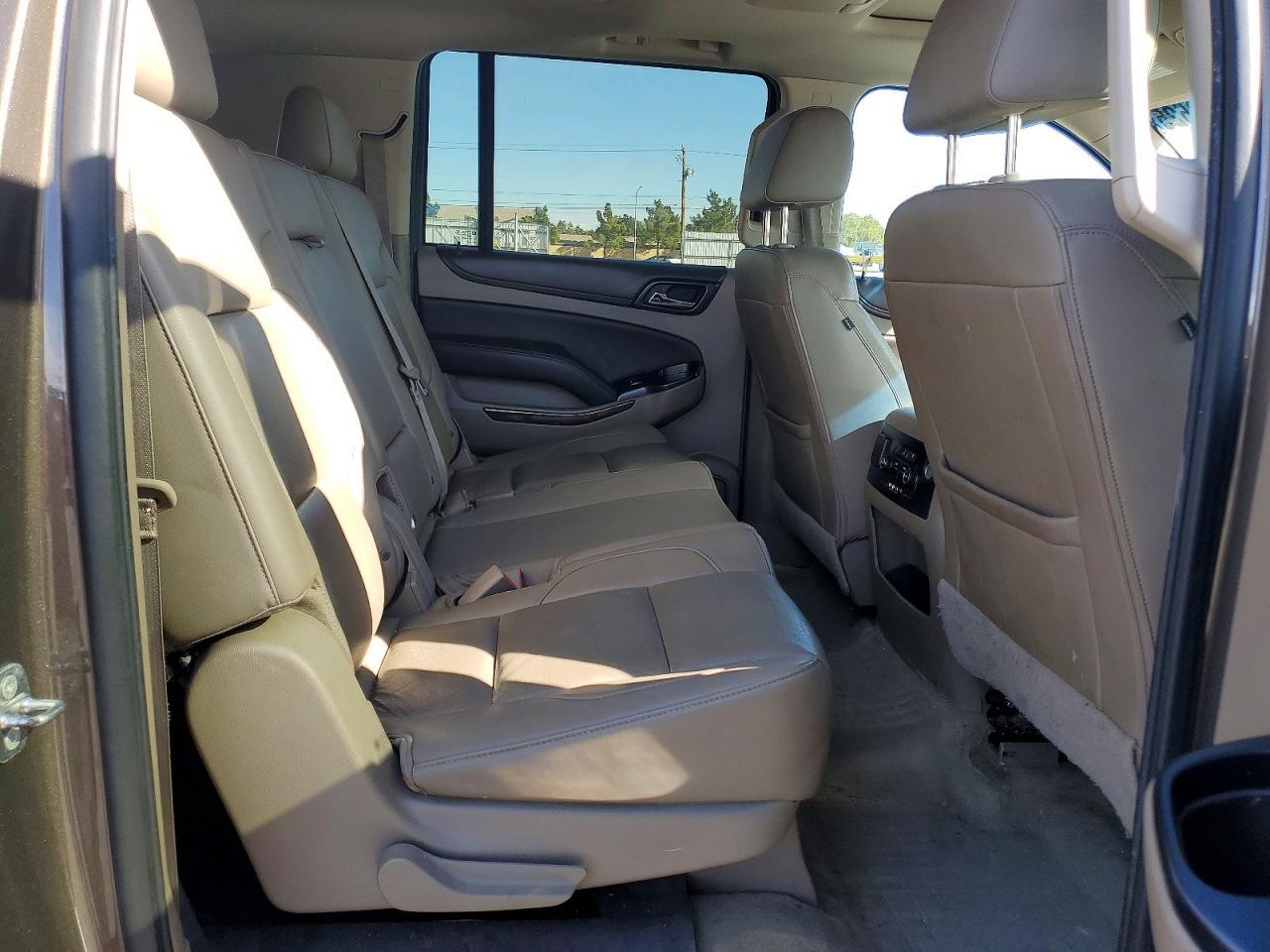 2016 Chevrolet Suburban K1500 Lt - zdjęcie 11