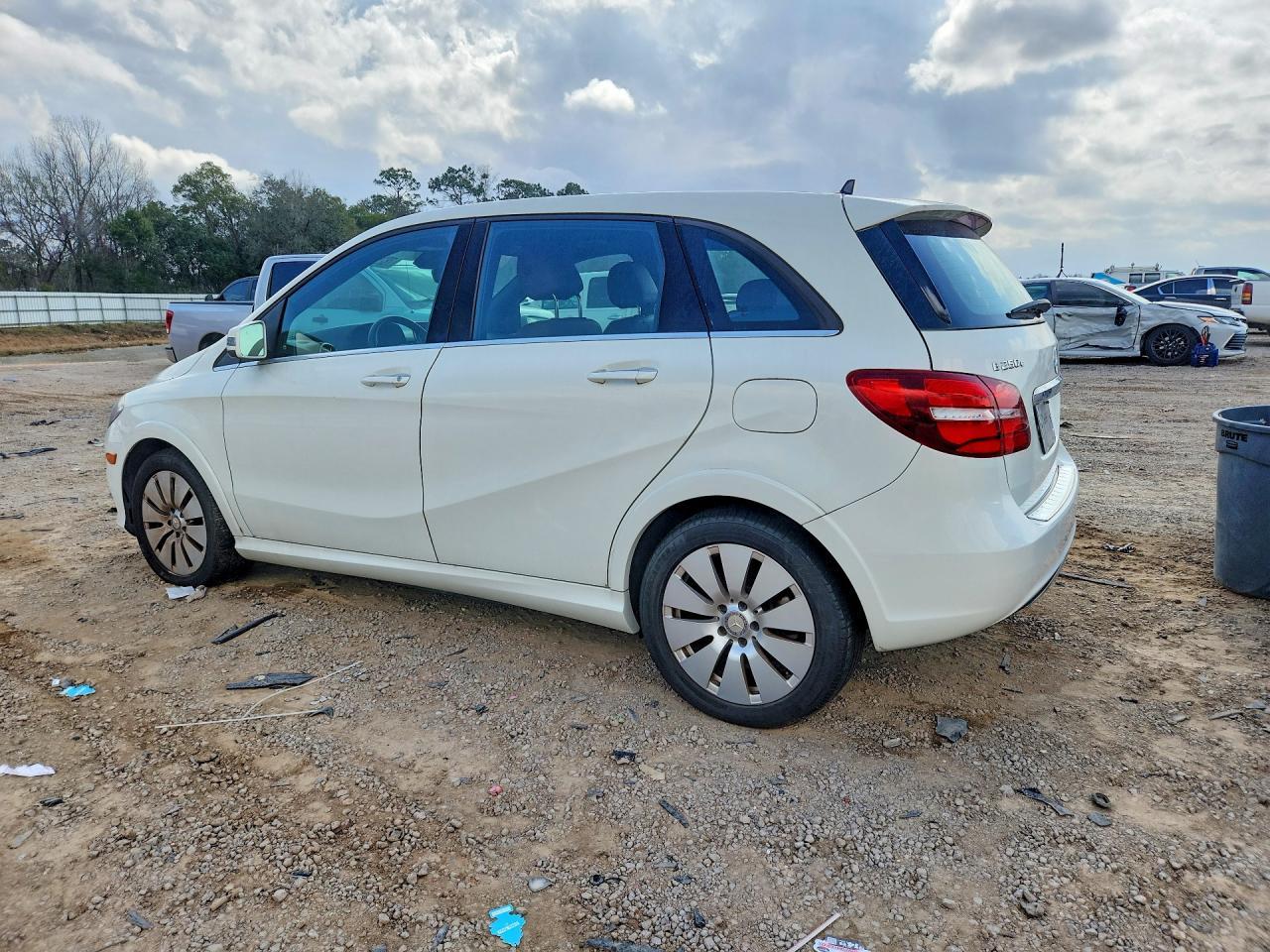 2016 Mercedes-Benz B 250E - zdjęcie 2