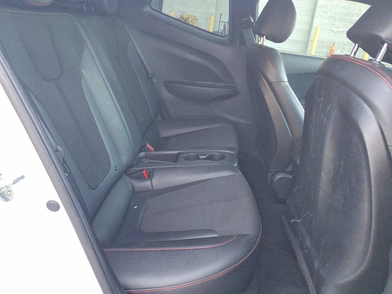 2019 Hyundai Veloster 2.0L Premium - zdjęcie 10