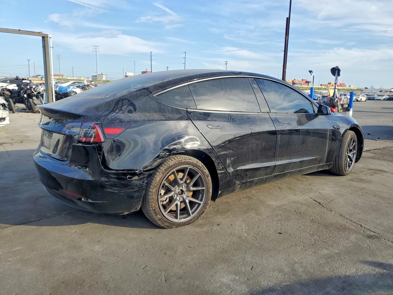 2022 Tesla Model 3 - zdjęcie 3