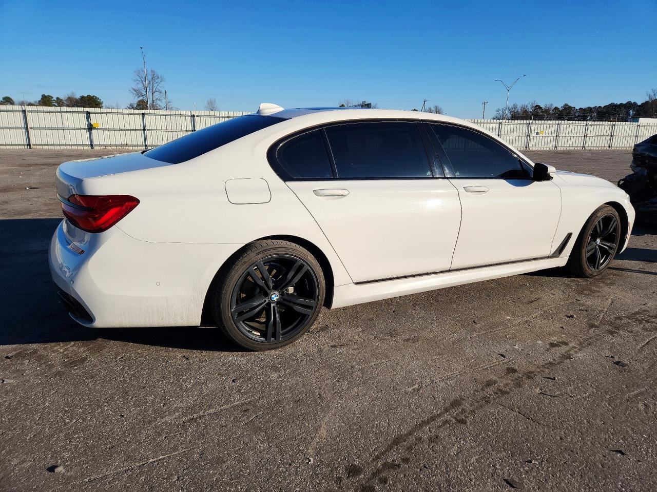 2016 BMW 740 I - zdjęcie 3
