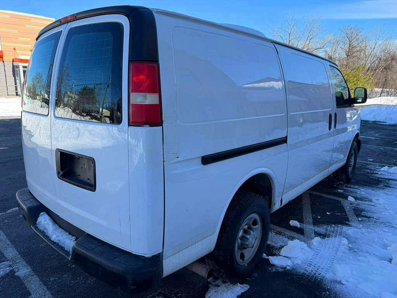 2015 Chevrolet Express G2500 - zdjęcie 3