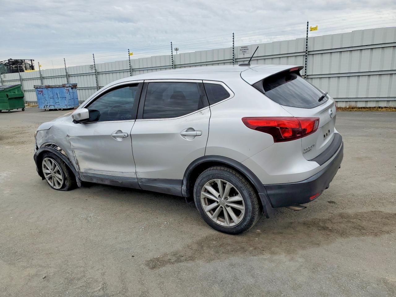 2017 Nissan Rogue Sport S - zdjęcie 2