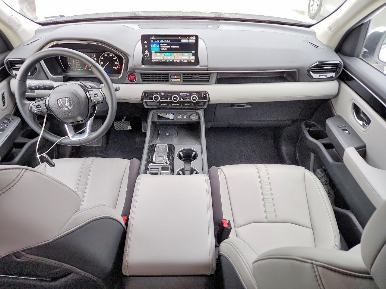 2025 Honda Pilot Touring - zdjęcie 8