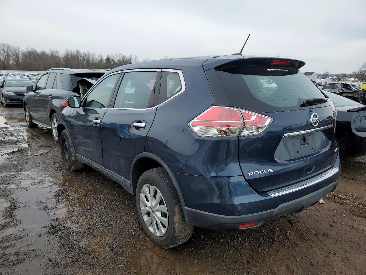 2015 Nissan Rogue S - zdjęcie 2