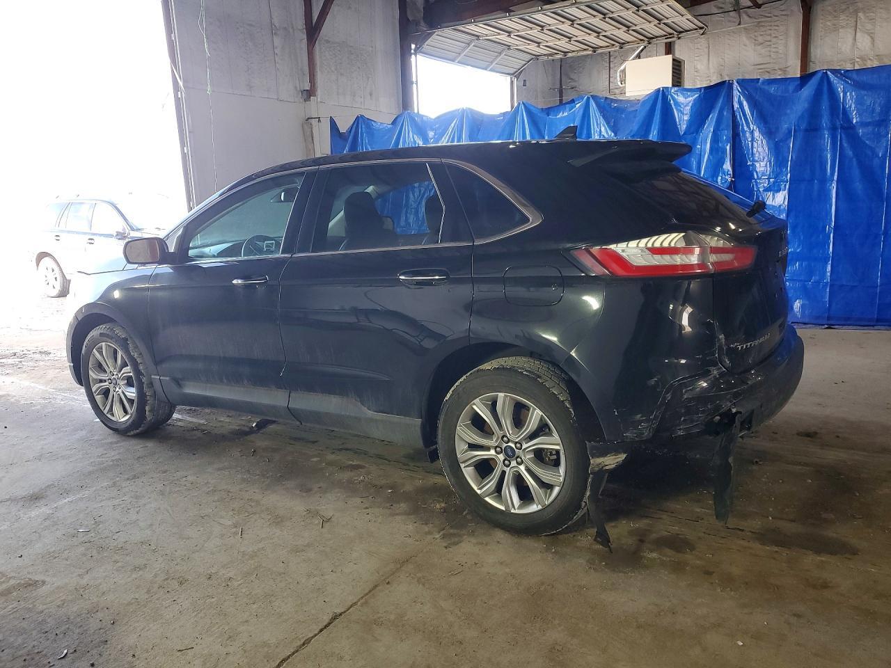 2022 Ford Edge Titanium - zdjęcie 2