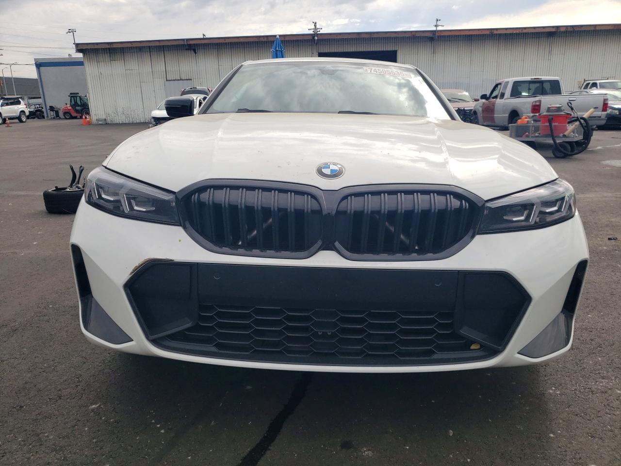 2025 BMW 330I - zdjęcie 5