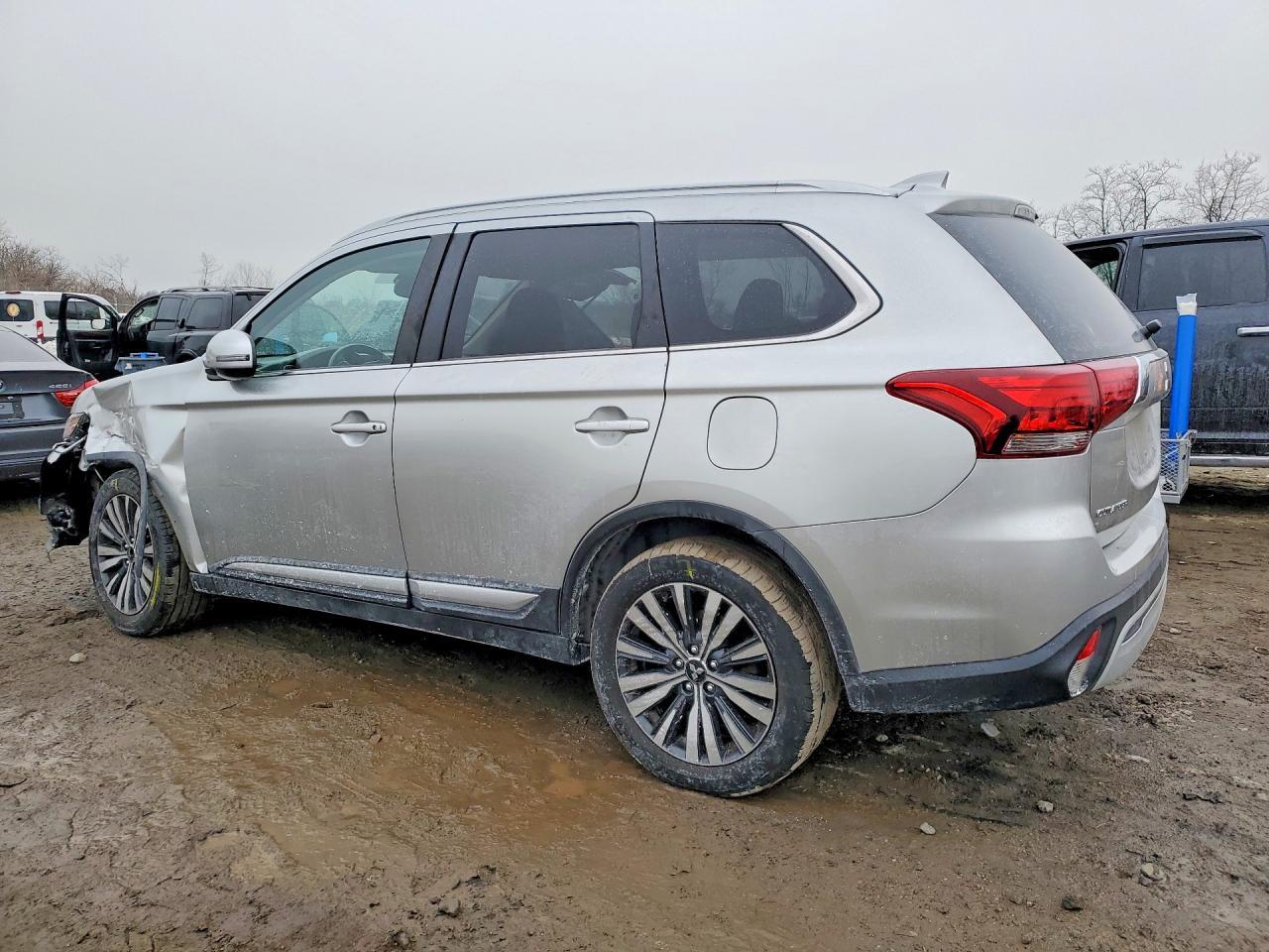 2020 Mitsubishi Outlander Se - zdjęcie 2
