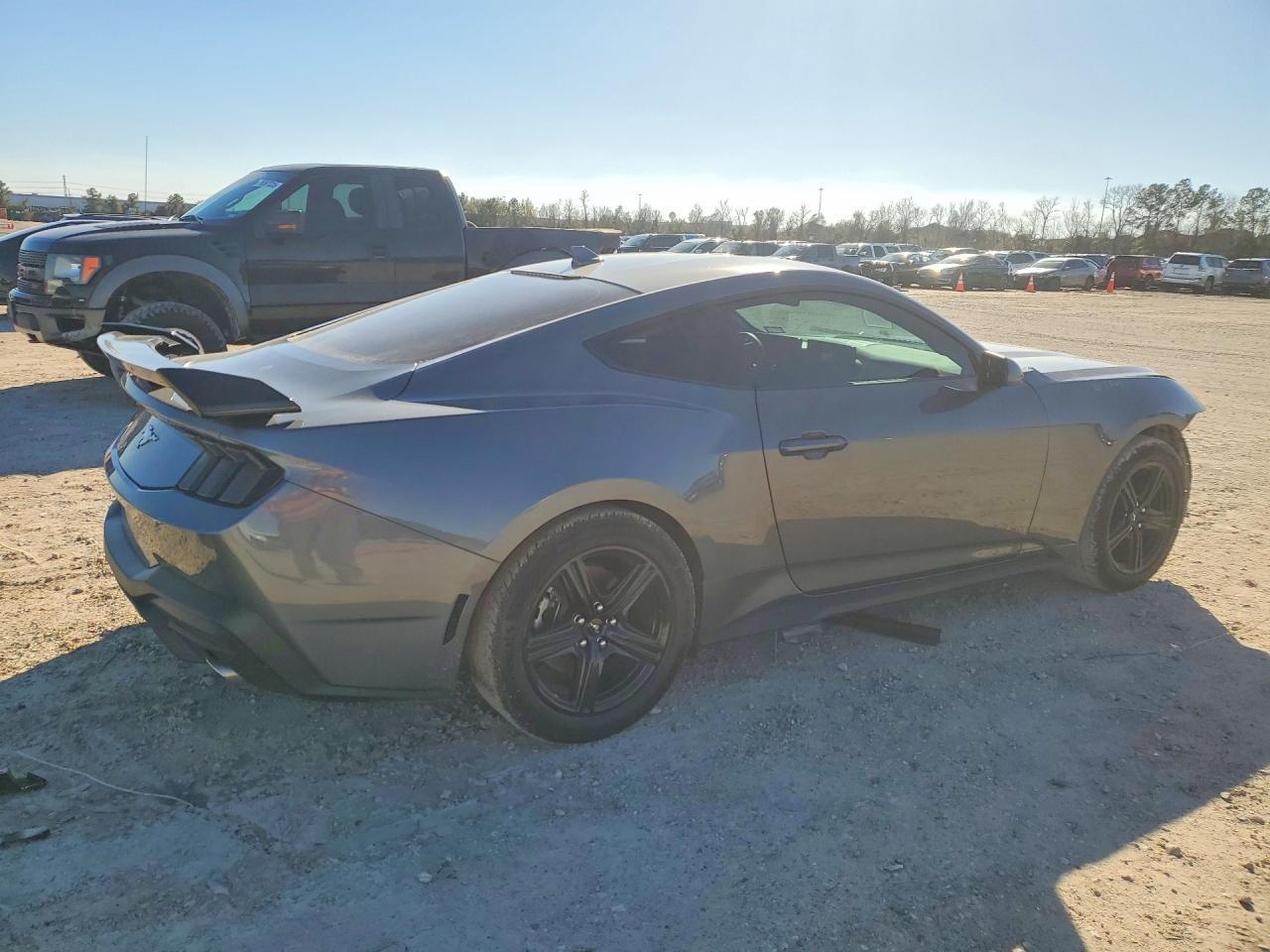 2025 Ford Mustang - zdjęcie 3