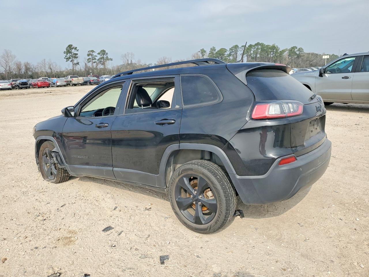2019 Jeep Cherokee Latitude Plus - zdjęcie 2