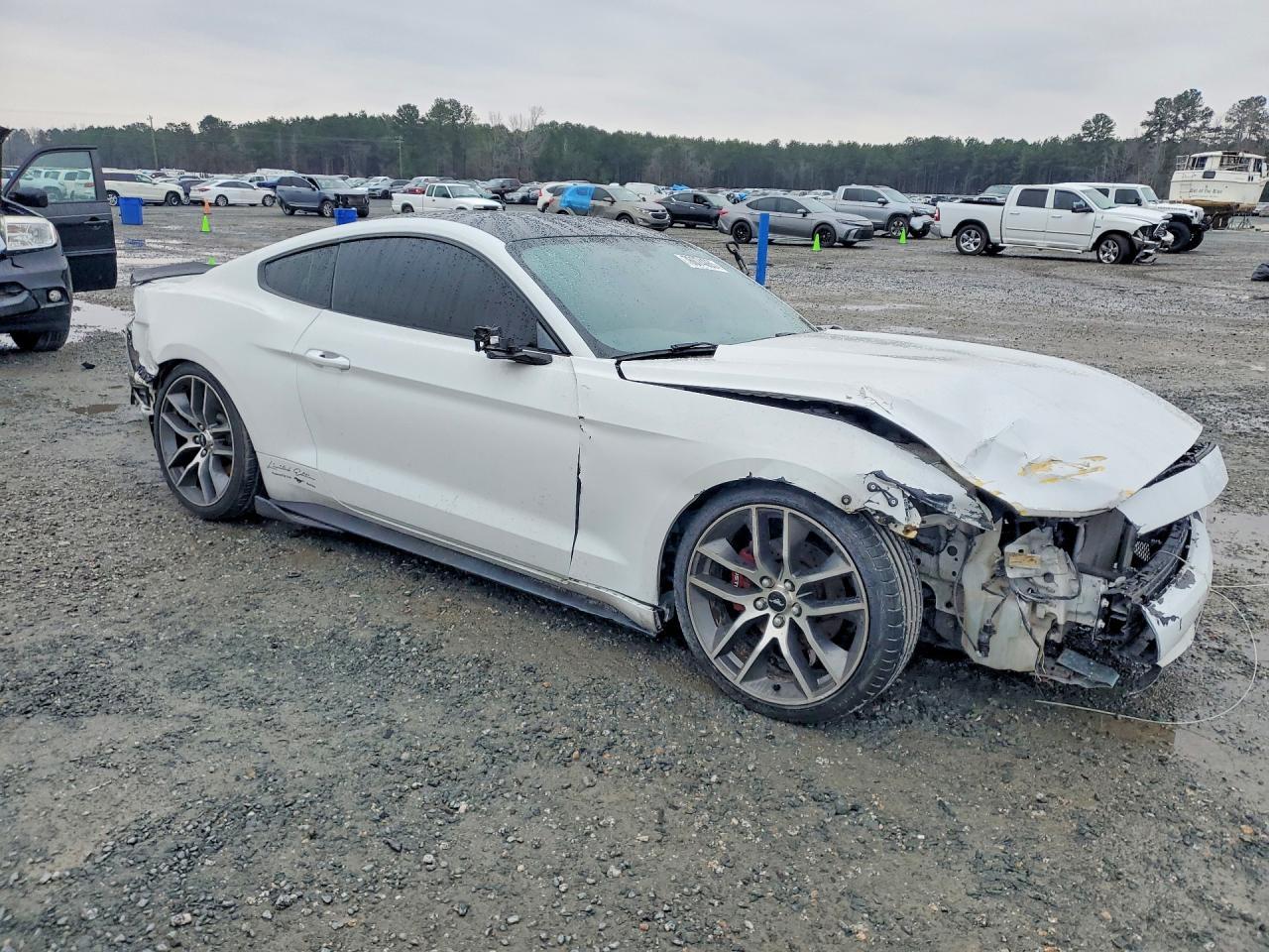 2015 Ford Mustang - zdjęcie 4