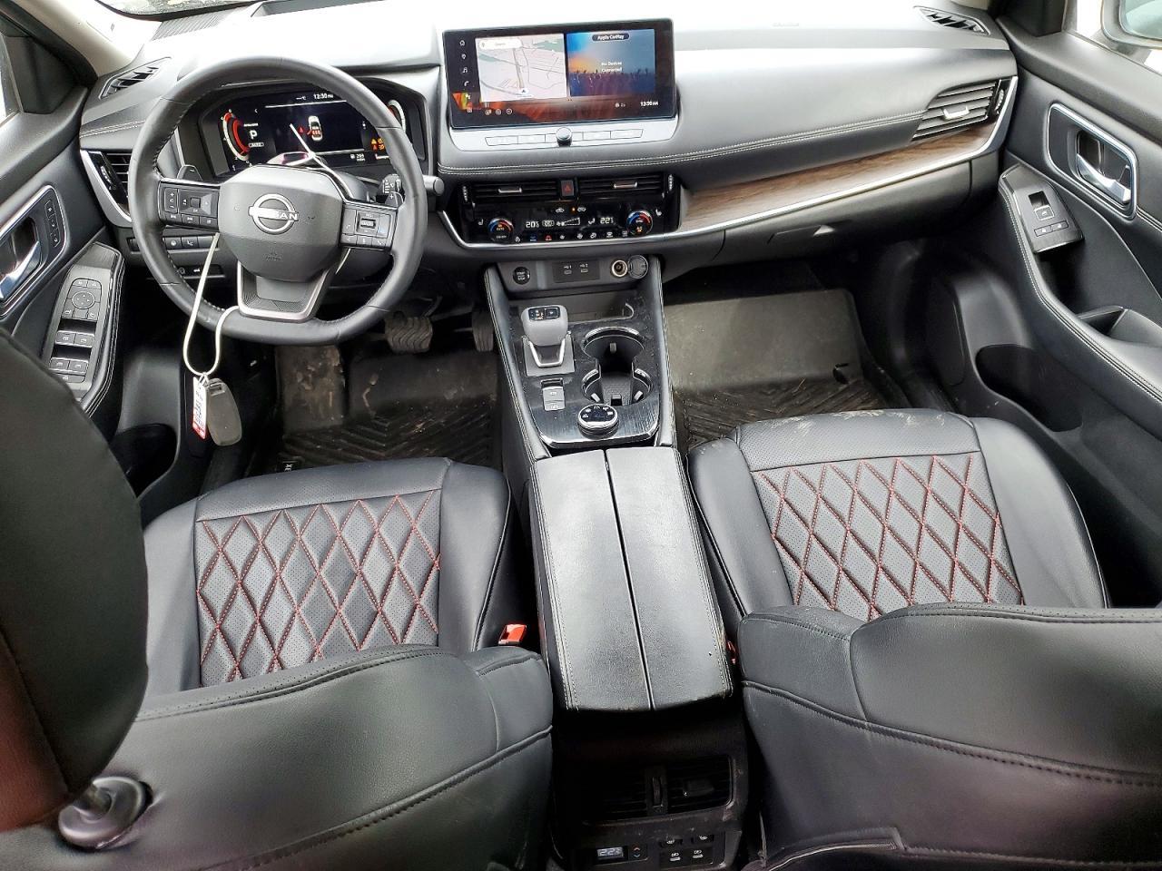 2025 Nissan Rogue Platinum - zdjęcie 8