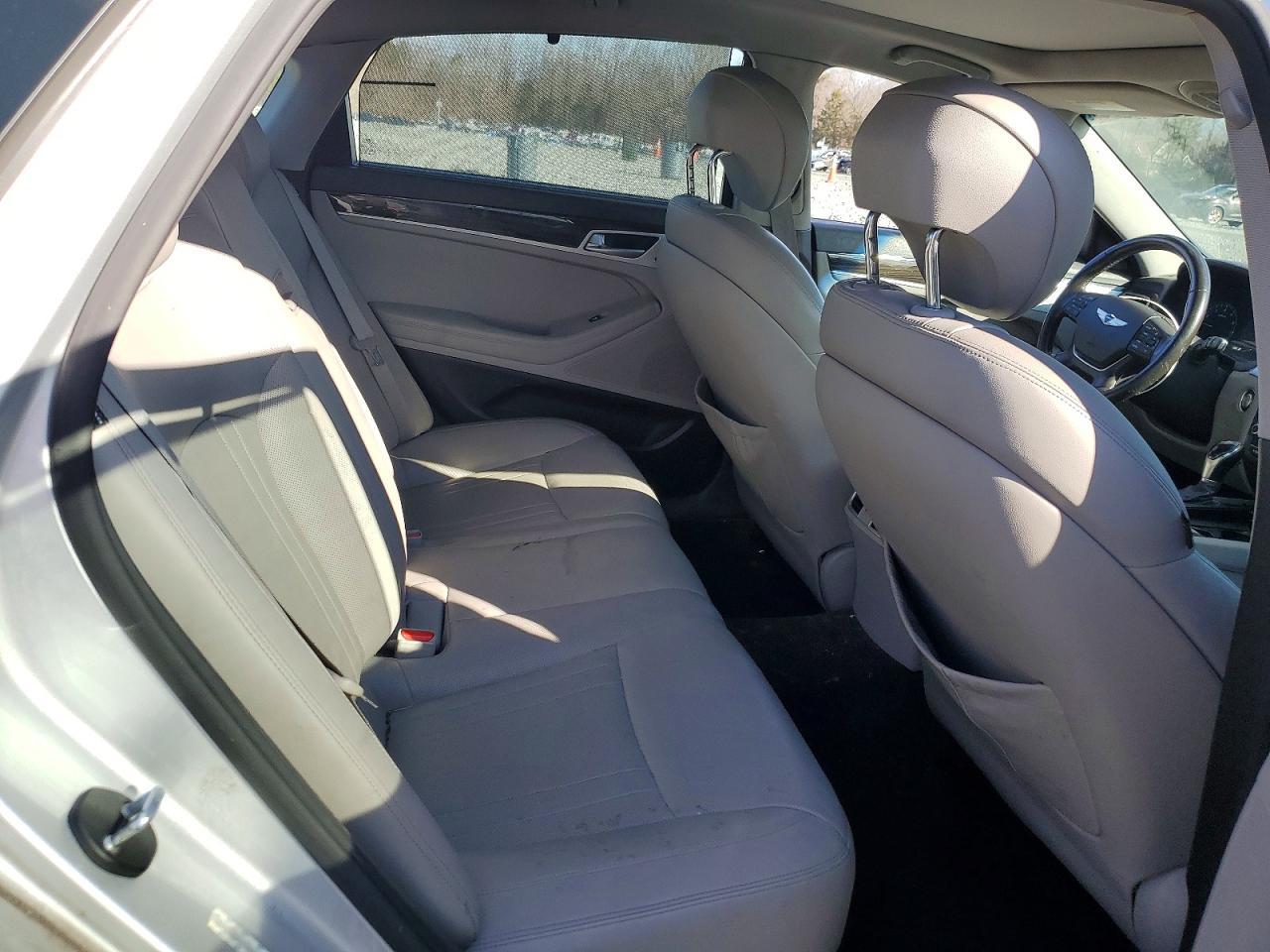 2015 Hyundai Genesis 3.8L - zdjęcie 10