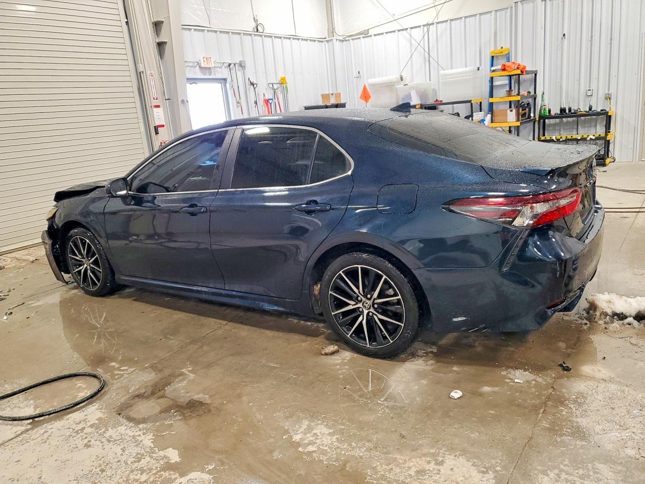 2021 Toyota Camry Se - zdjęcie 2