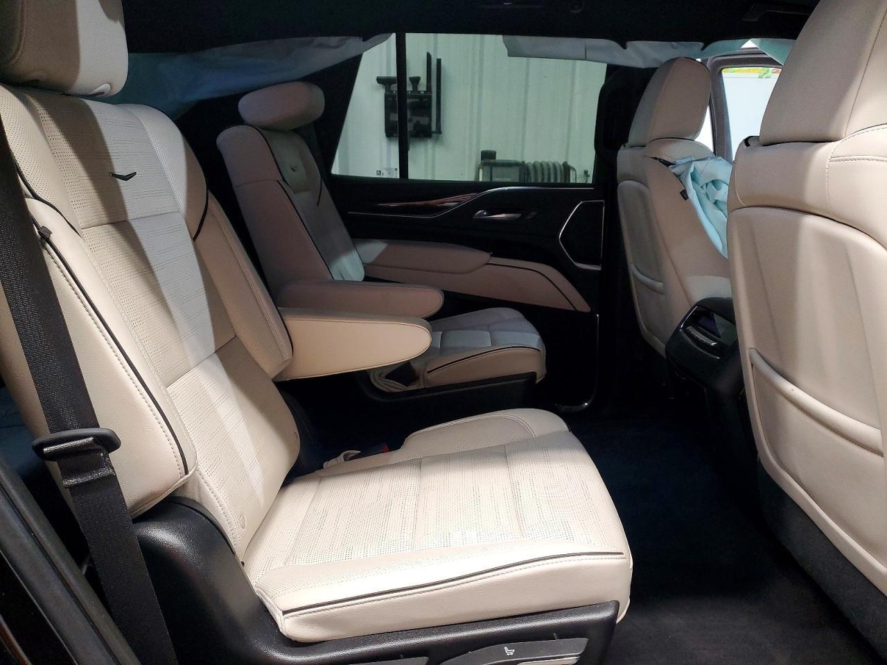 2022 Cadillac Escalade Sport - zdjęcie 11