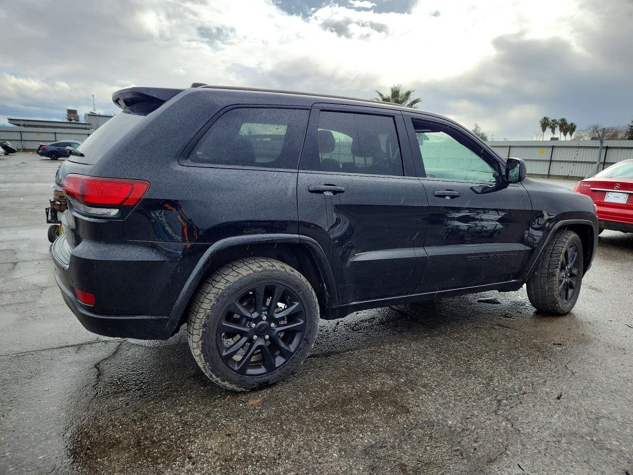 2021 Jeep Grand Cherokee Laredo - zdjęcie 3