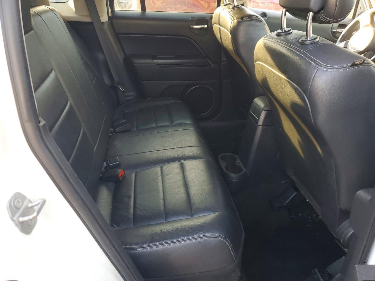 2015 Jeep Patriot Latitude - zdjęcie 11