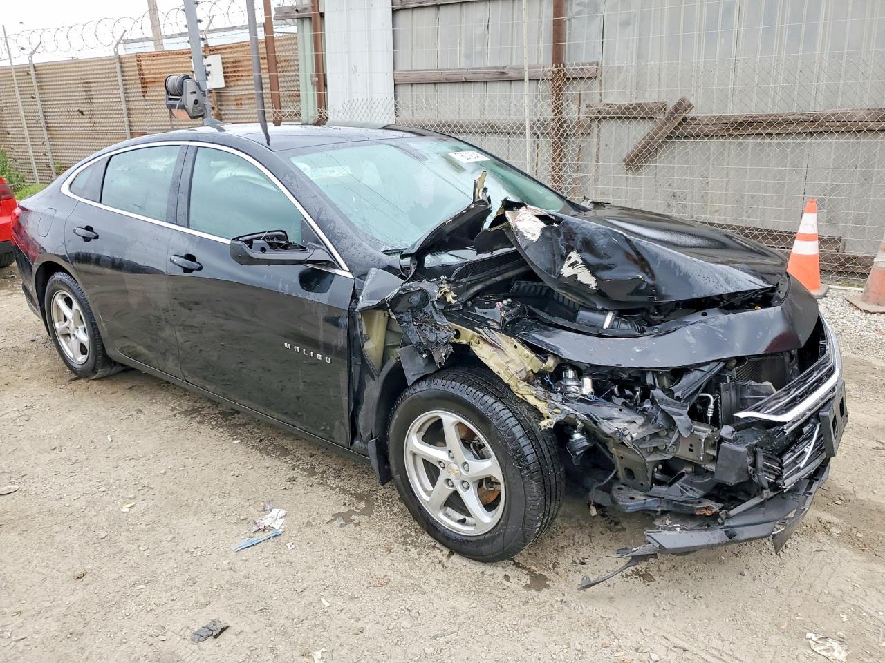 2017 Chevrolet Malibu Ls - zdjęcie 4